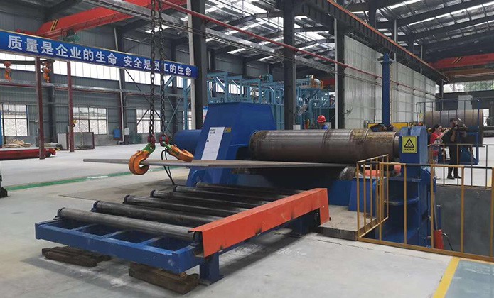 三辊卷板机在遇到哪些情况时需要立即停机？